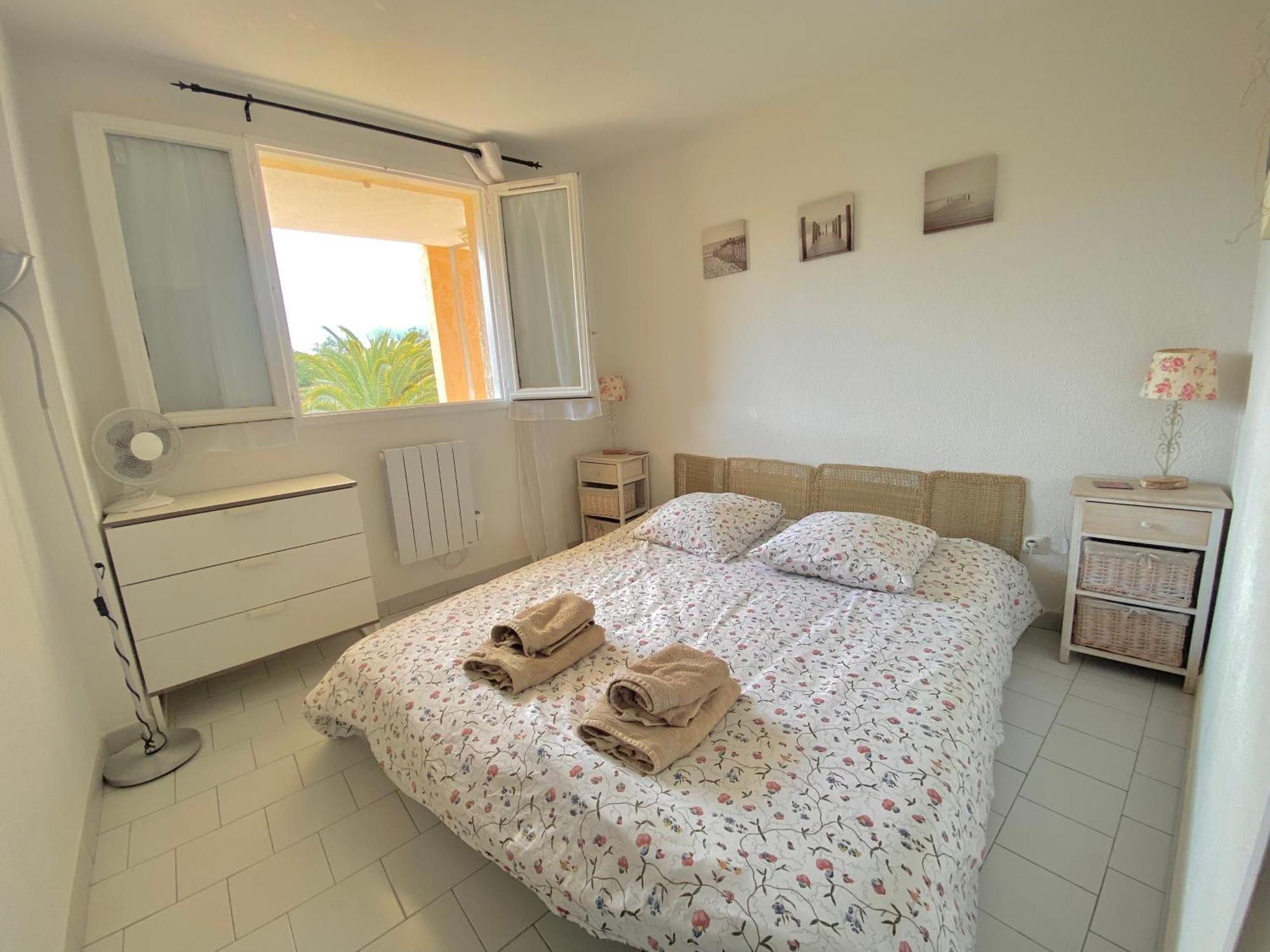 2 Bedrooms, 15 Min Walk To Beach, Ac, Pool & Fiber Internet In A Quiet, Private Gated Domain 5Kms To St Tropez Cogolin Zewnętrze zdjęcie